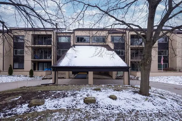 171 Court Drive #301, Fairlawn, OH 44333