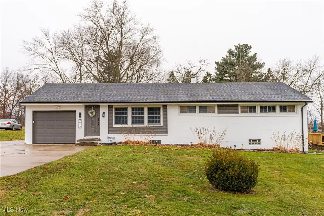 5613 Thunderbird Nw Circle, North Canton, OH 44720 - Image #1