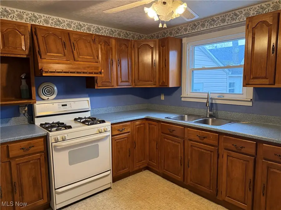 38462 S Beachview Road, Willoughby, OH 44094 - Image #2