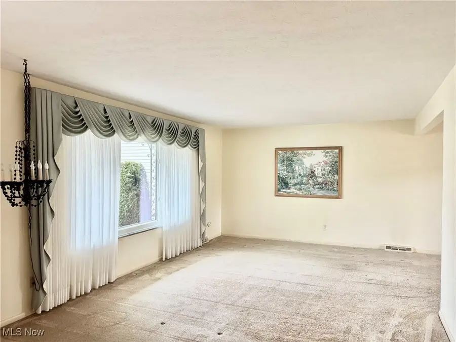 6316 Beverly Drive, Parma Heights, OH 44130 - Image #2