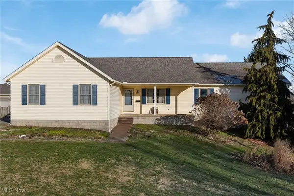 5773 Smith Kramer Ne Street, Hartville, OH 44632