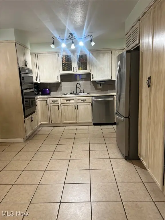 240 Warner Road, Hubbard, OH 44425 - #2