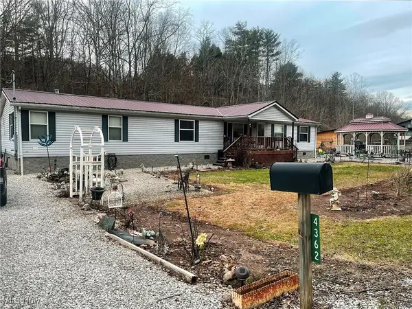 4362 Charleston Road, Gandeeville, WV 25243