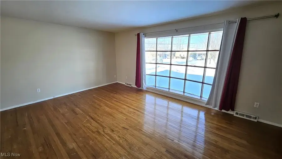 5949 White Pine Drive, Bedford Heights, OH 44146 - Image #3