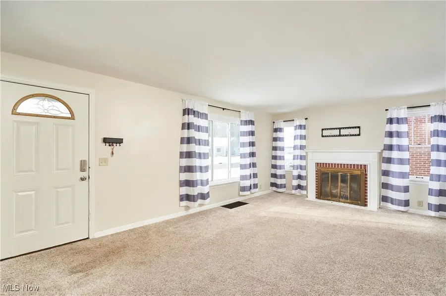 237 Orchard Hill Sw Drive, North Canton, OH 44720 - Image #2