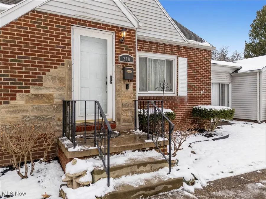 210 Davenport Avenue, Akron, OH 44312 - #3