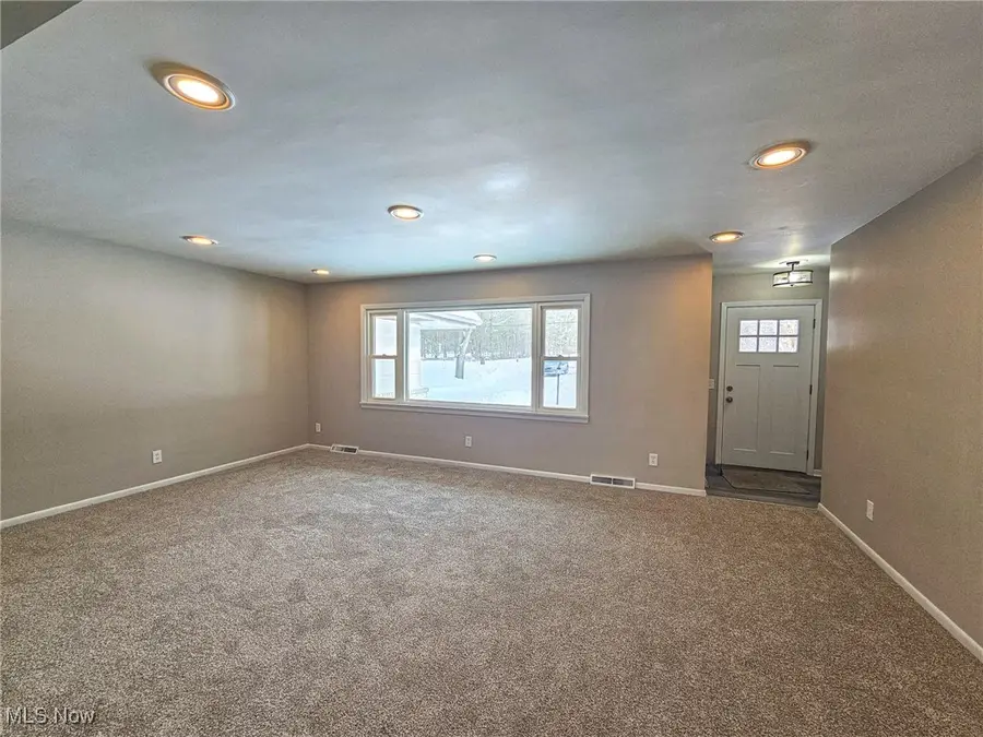 2319 Henn Hyde Ne Road, Warren, OH 44484 - #2