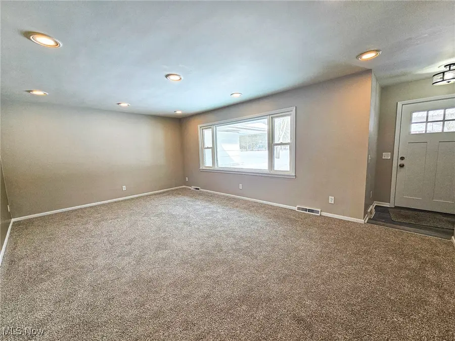 2319 Henn Hyde Ne Road, Warren, OH 44484 - #3