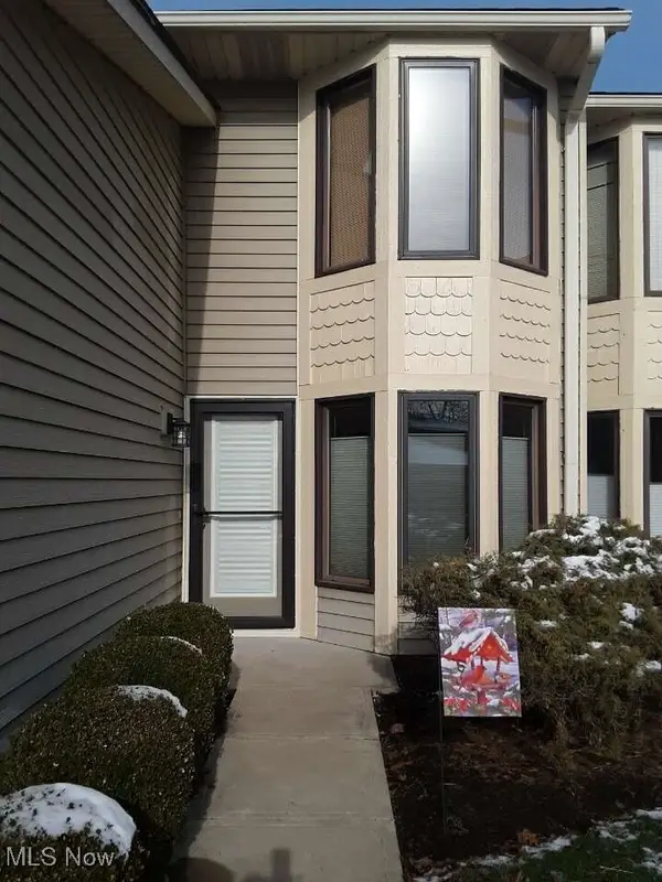 15504 Roxboro Drive, Middleburg Heights, OH 44130