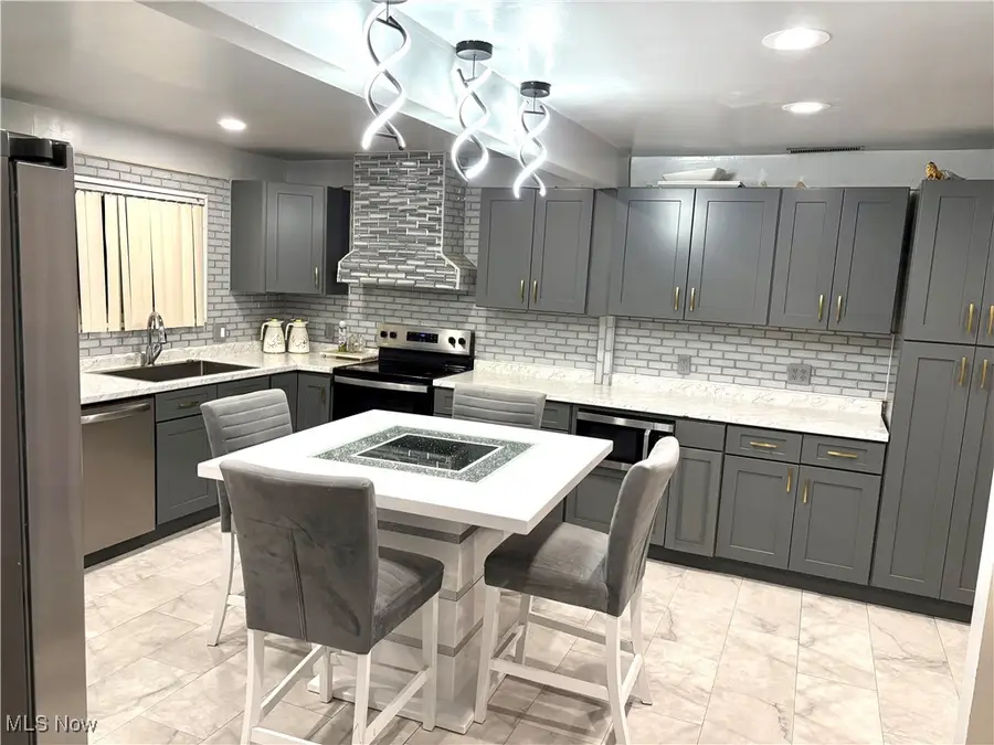 2993 Prange Drive, Cuyahoga Falls, OH 44223 - Image #2