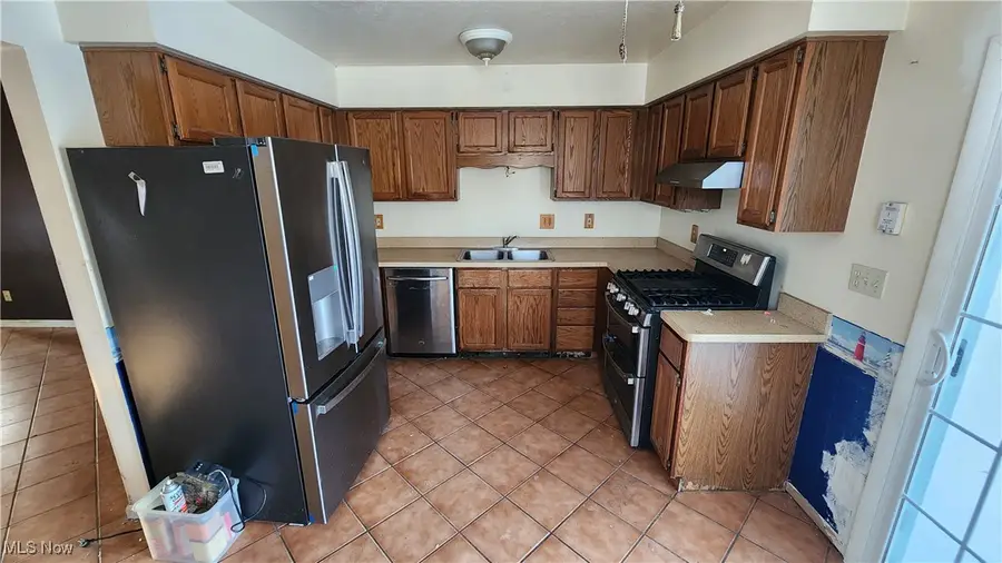 858 Marcie Drive, Cleveland, OH 44109 - Image #3