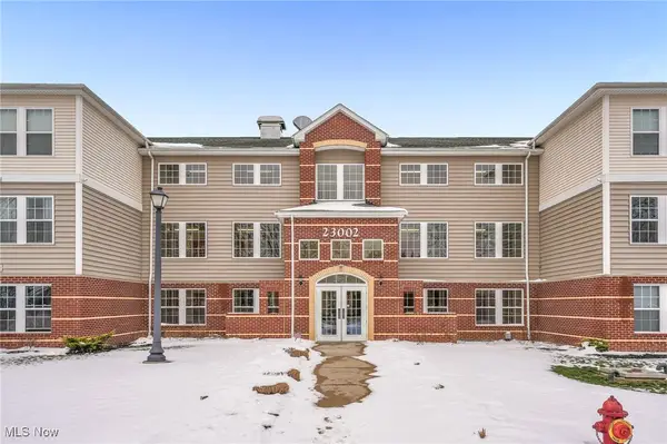 23002 Chandlers Lane #223, Olmsted Falls, OH 44138