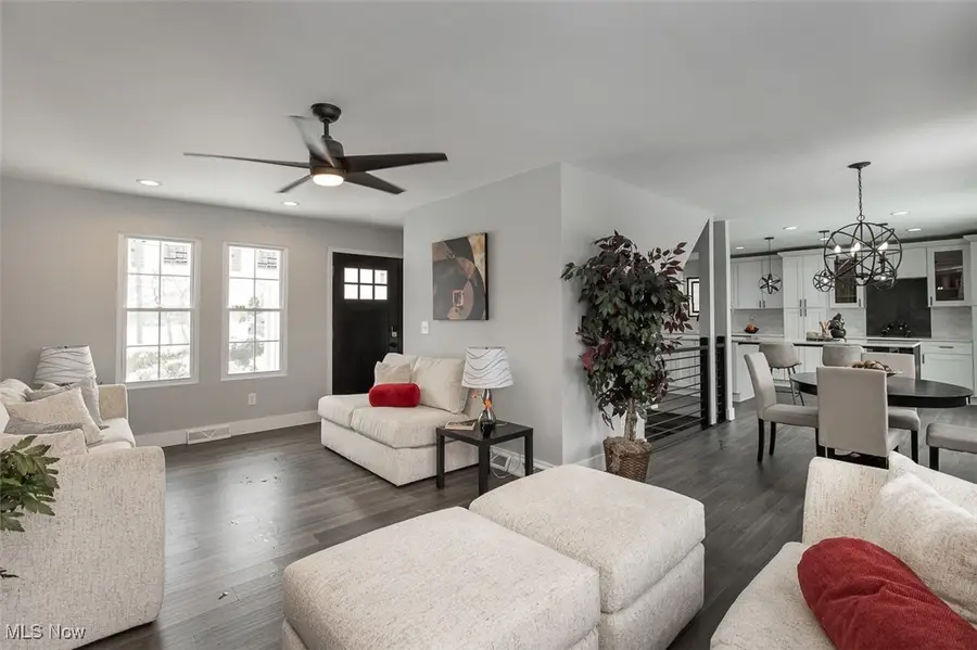 6598 Richmond Road, Oakwood, OH 44146 - #3