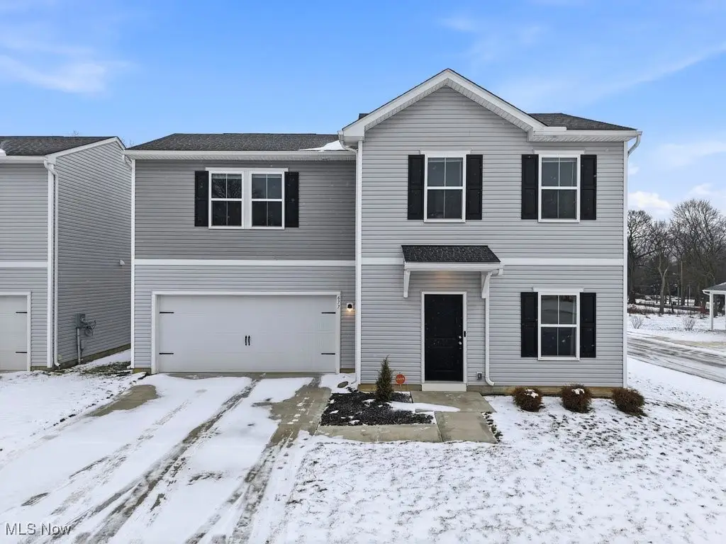 677 Crossings Lane, Akron, OH 44320 - Image #1