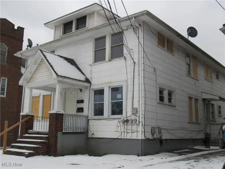 31 Mc Naughton Street, Akron, OH 44305 - #3