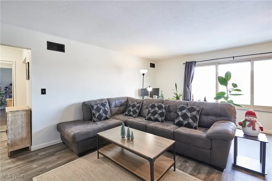 18501 Hilliard Boulevard, Rocky River, OH 44116 - Image #3