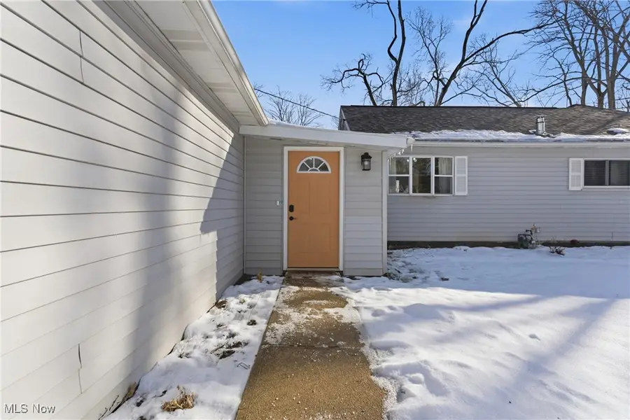 9800 Gleeson Drive, Valley View, OH 44125 - #2