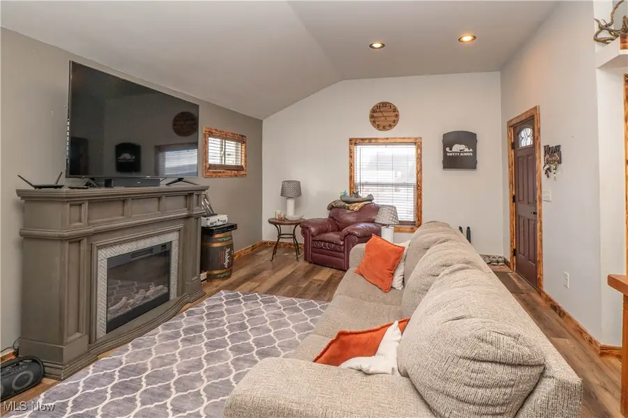 8242-8244 Navarre Sw Road, Massillon, OH 44646 - Image #3