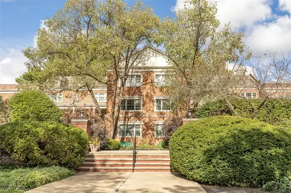 15825 Van Aken Boulevard #105W, Shaker Heights, OH 44120