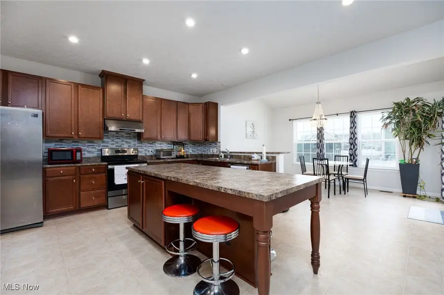 38488 Briar Lakes Drive, Avon, OH 44011 - Image #3