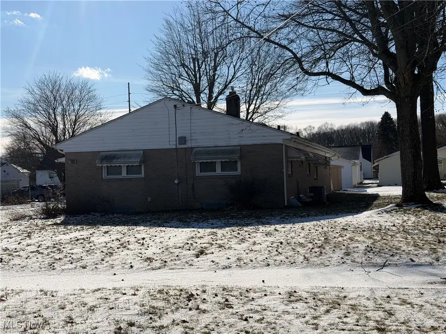 1237 Ivanhoe Avenue, Youngstown, OH 44502 - Image #2