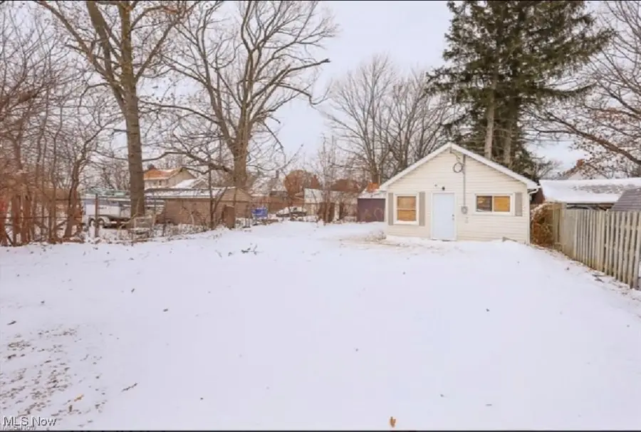 10904 Dixon Road, Cleveland, OH 44111 - Image #2