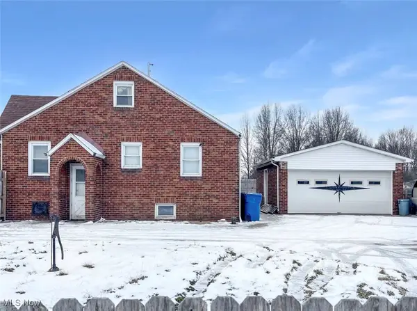 4242 Mccartney Road, Lowellville, OH 44436