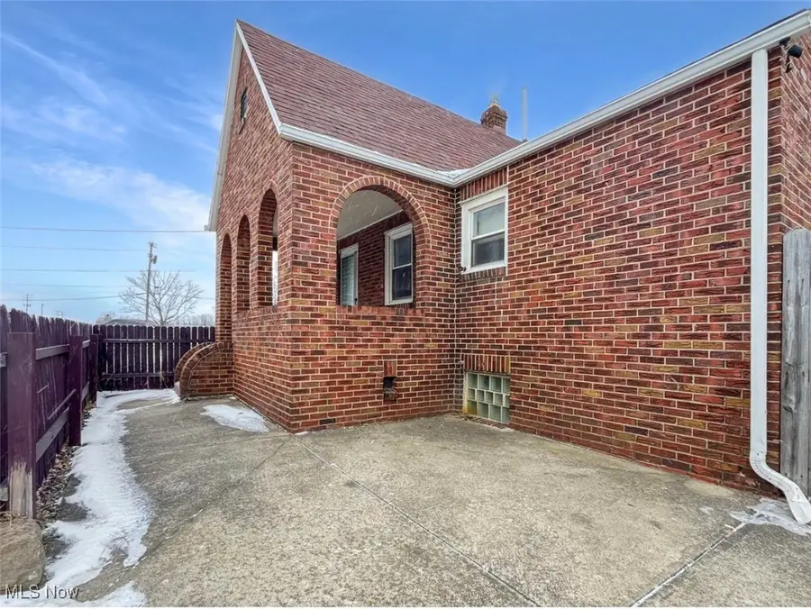 4242 Mccartney Road, Lowellville, OH 44436 - Image #2