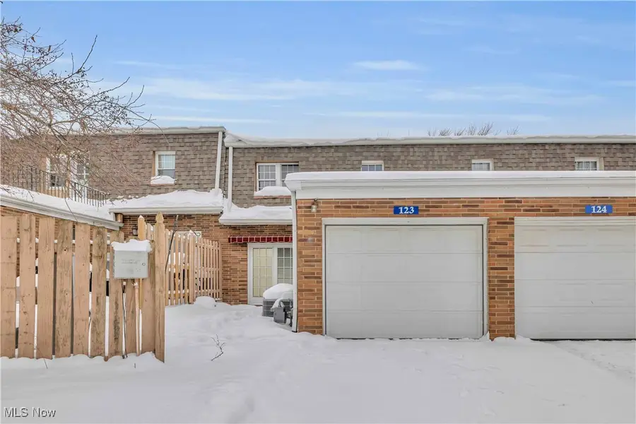 123 Shakespeare Lane, Avon, OH 44011 - Image #2