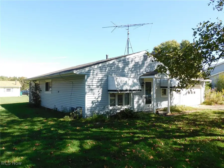 15648 Elmwood Street, Middlefield, OH 44062 - #3