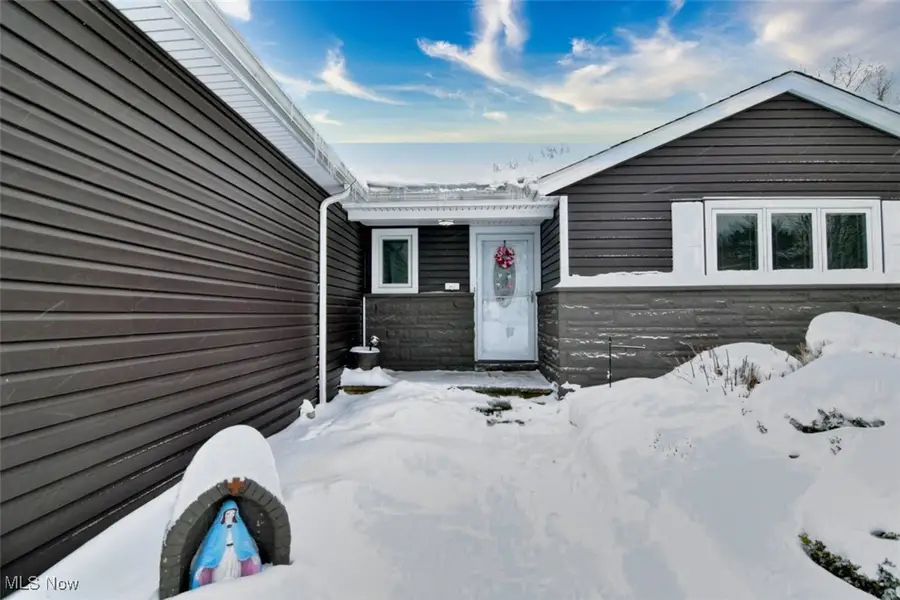 5156 Thornbury Road, Lyndhurst, OH 44124 - #2