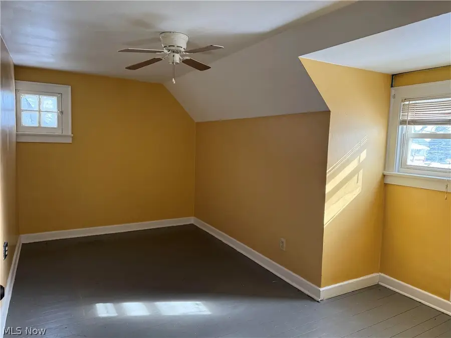 466 N Hazelwood Avenue, Youngstown, OH 44509 - #2