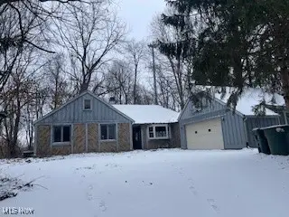 3584 Timber Lake Nw Street, Uniontown, OH 44685