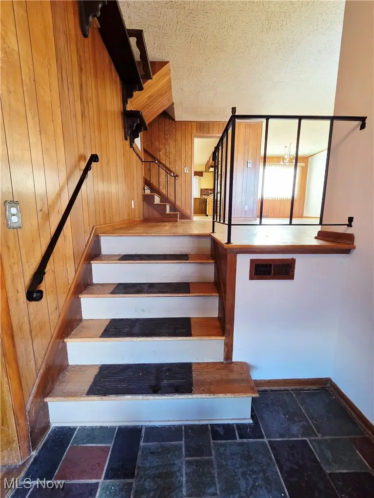 5507 Hollywood Drive, Parma, OH 44114 - Image #2