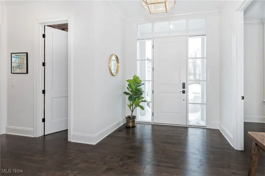 300 Woodridge Lane, Chagrin Falls, OH 44022 - Image #2