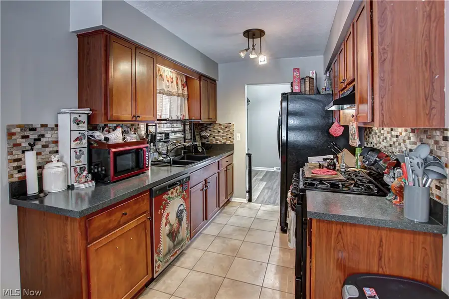 9559 Driftwood Drive, Olmsted Falls, OH 44138 - #2