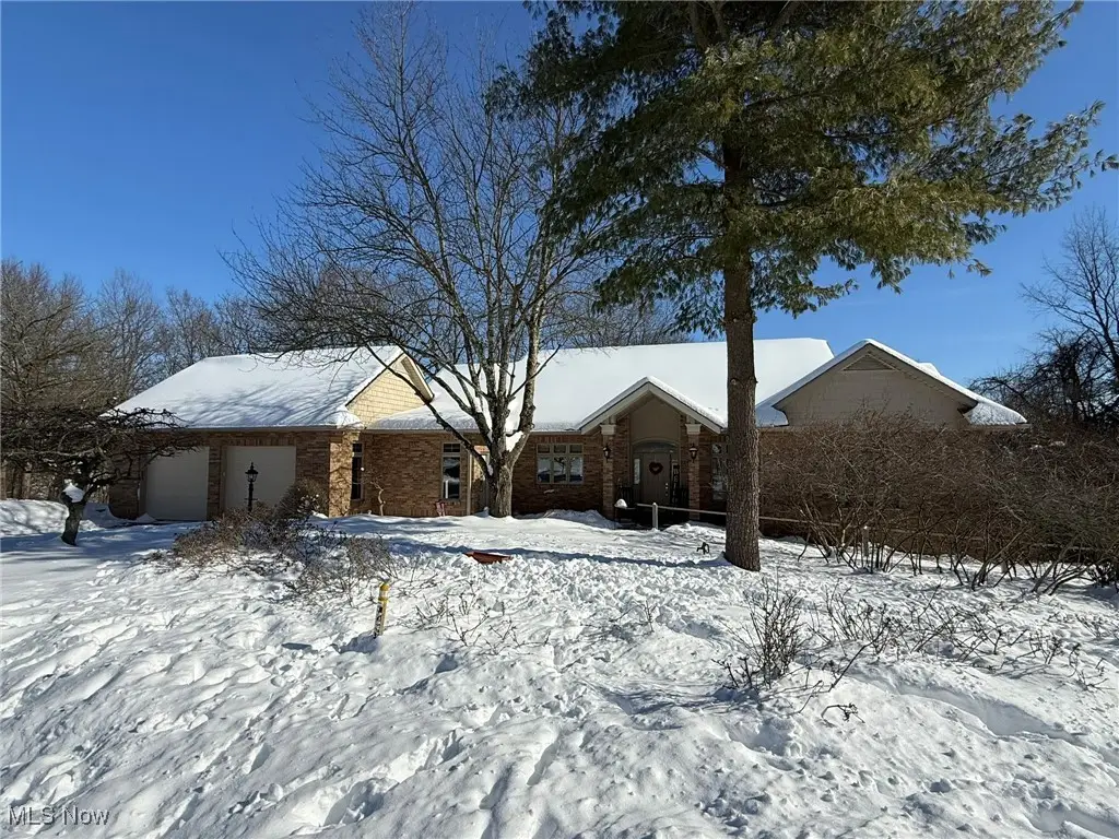 310 Hillcrest Ne Drive, New Philadelphia, OH 44663 - Image #1