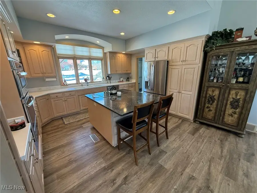 310 Hillcrest Ne Drive, New Philadelphia, OH 44663 - Image #2