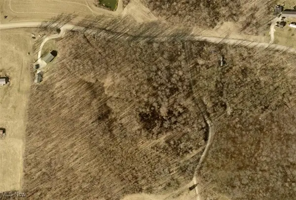 Avon Road, Carrollton, OH 44615