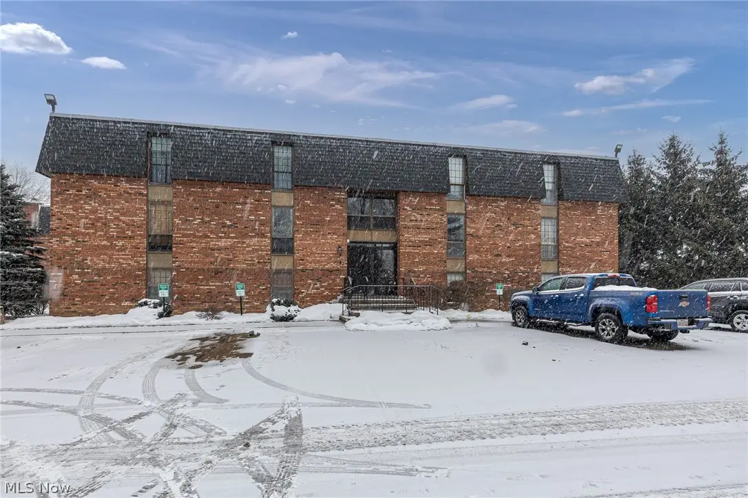 4187 Columbia Road #325, North Olmsted, OH 44070 - Image #1