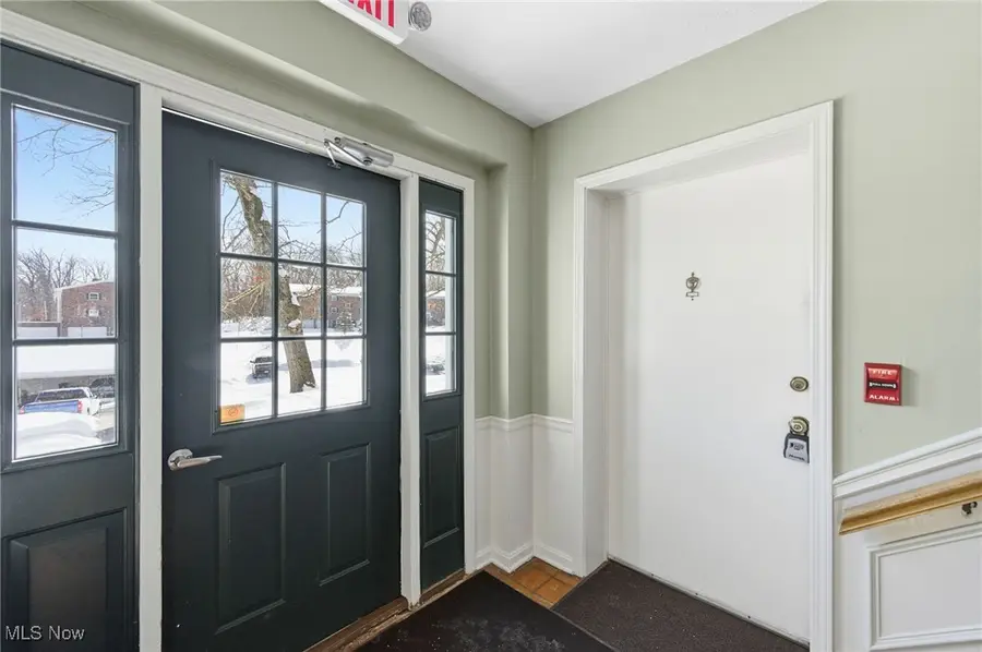 6930 Carriage Hill Drive #101, Brecksville, OH 44141 - Image #2