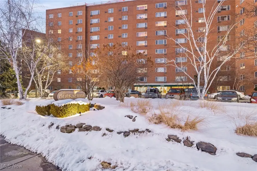 11820 Edgewater Drive #415, Lakewood, OH 44107 - Image #3