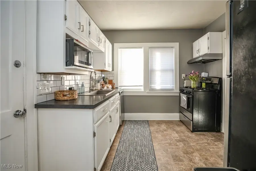 2099 Waterbury Road, Lakewood, OH 44107 - Image #3