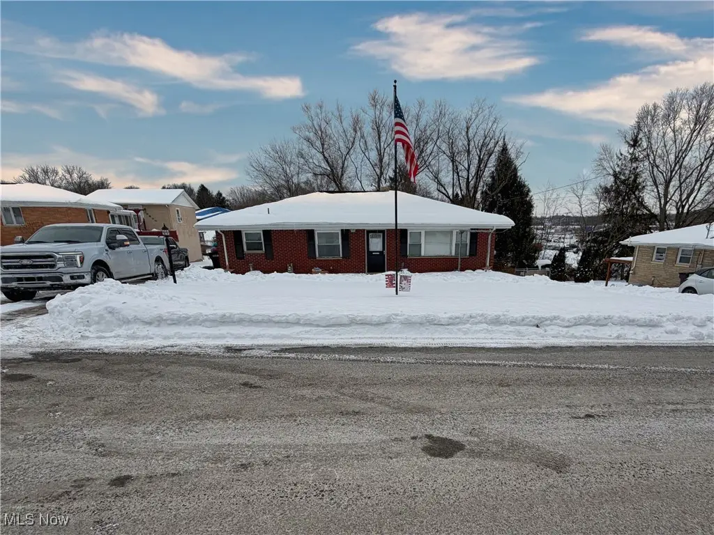 49221 S Meadowbrook Circle, East Liverpool, OH 43920 - Image #1