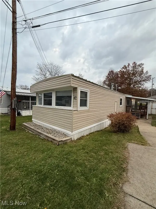 13675 Cleveland Nw Avenue, Uniontown, OH 44685