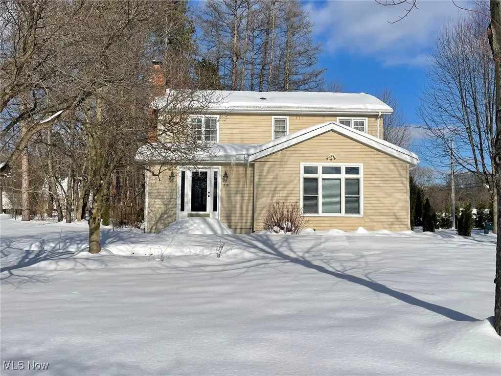 318 Hillside Lane, Chagrin Falls, OH 44022 - Image #1