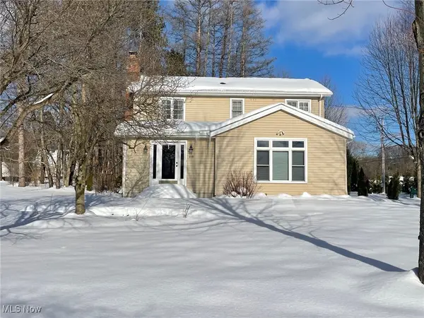 318 Hillside Lane, Chagrin Falls, OH 44022