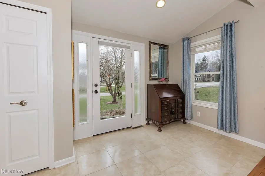 318 Hillside Lane, Chagrin Falls, OH 44022 - Image #2