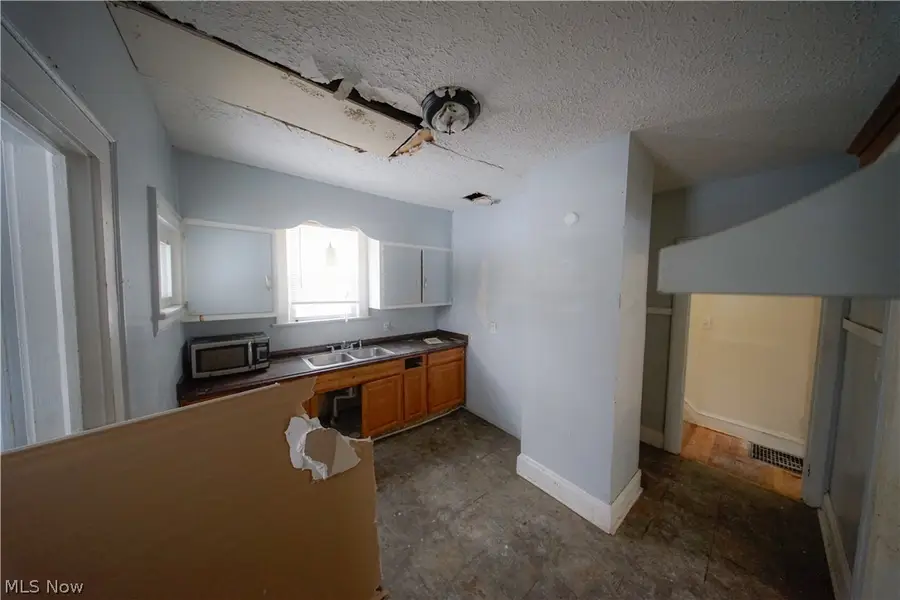 1335 Hampton, East Cleveland, OH 44112 - #3