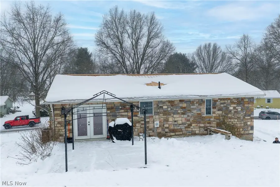 415 Springbrook Sw Drive, New Philadelphia, OH 44663 - Image #2